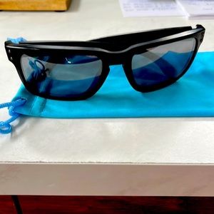 Black Oakley Holbrook sunglasses with smoke gray mirrored lenses